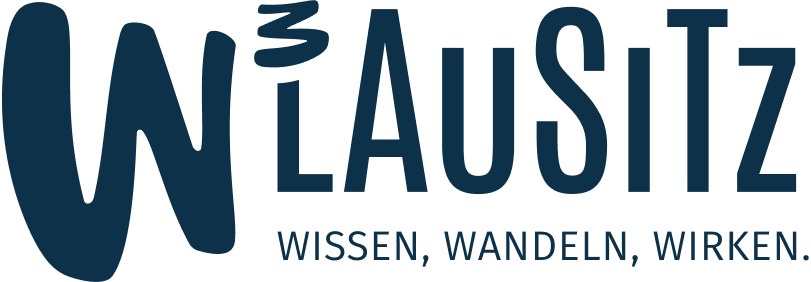 ein Logo auf dem steht: W3 Lausitz - Wissen, Wandeln, Wirken